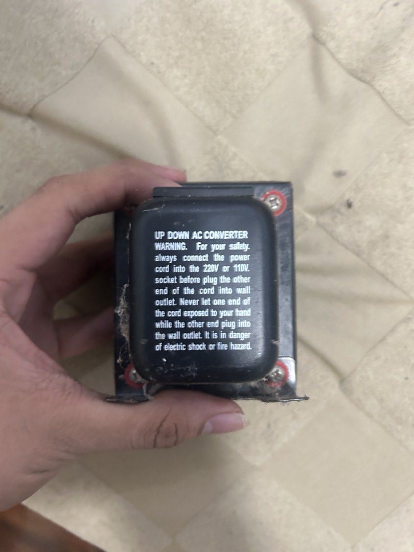 VOLTAGE CONVERTER (Category: Chargers) located in Boac. Submitted by ltalysfinest (Listing ID 1470284521, Image 2). Description: Binili for my laptop before na galing US, i dont use it anymore since bumili na ako bagong laptop. Maganda pa at hindi pa gaanong gamit, mga 2 years lang nagamit tas kaunti lang run time sa kuryente..