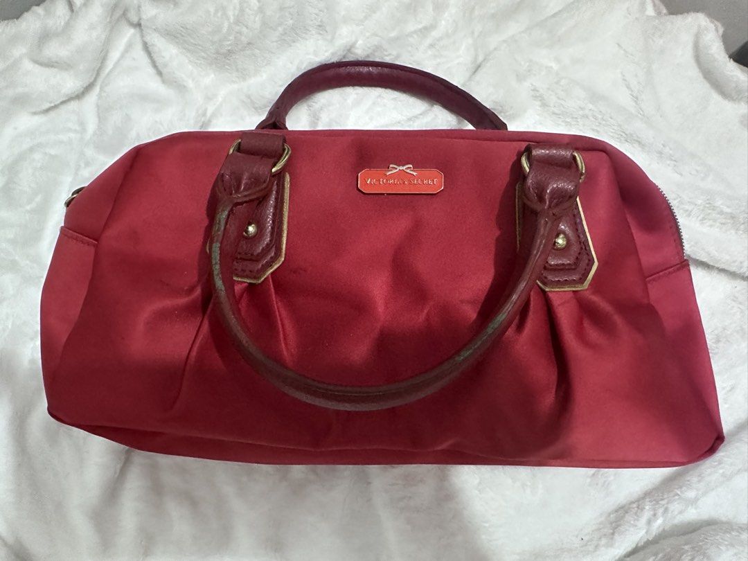 Vs bags (Category: Shoulder Bags) located in Malabon City. Submitted by seseche (Listing ID 1470270530, Image 1). Description: .