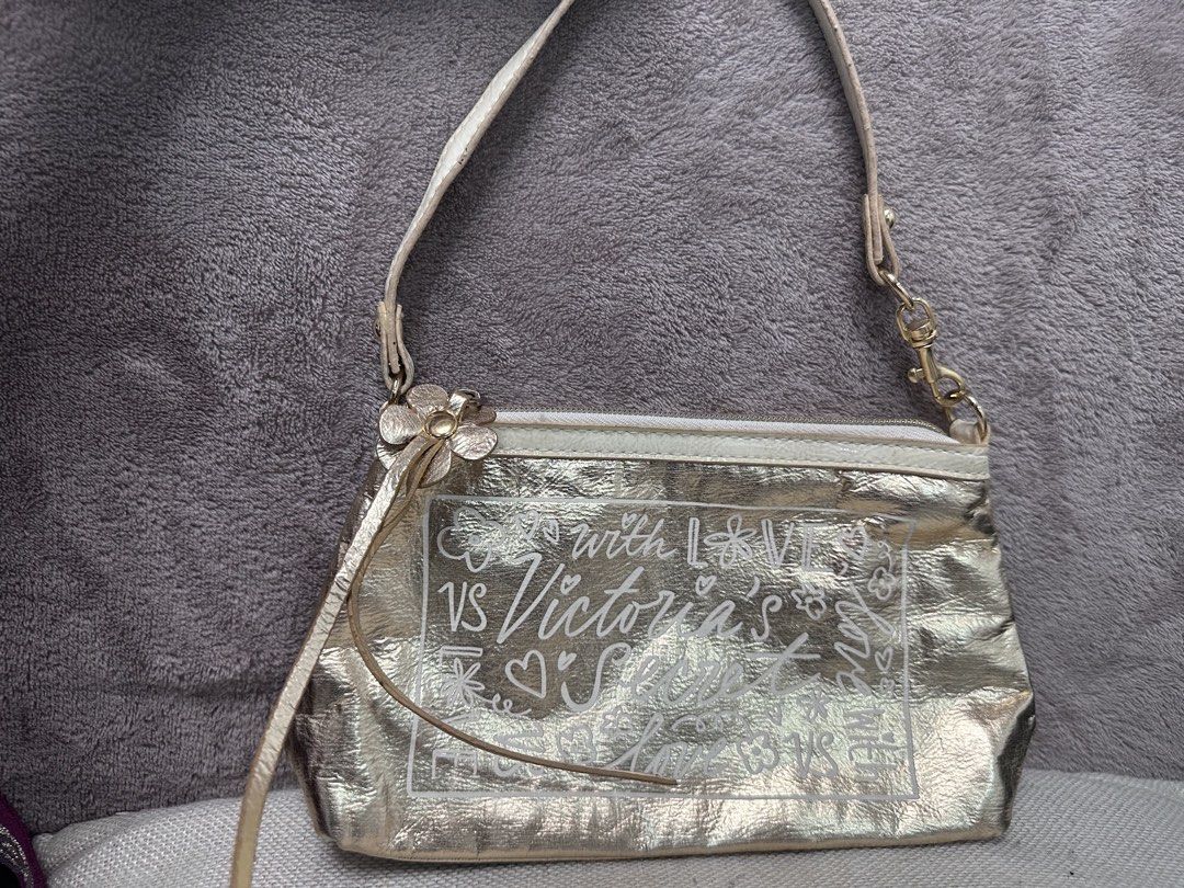 Vs gold bag (Category: Purses & Pouches) located in Malabon City. Submitted by seseche (Listing ID 1470270845, Image 1). Description: .
