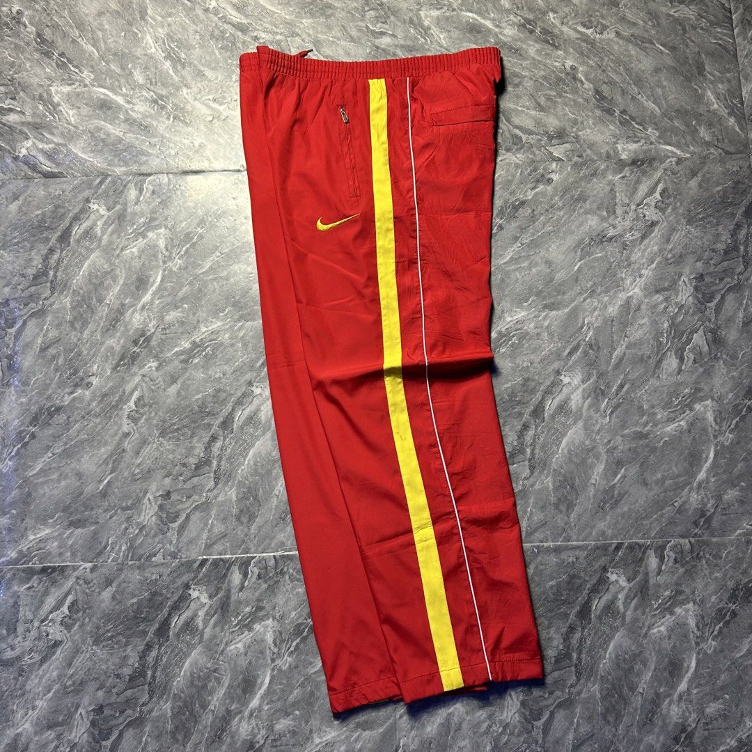 VTG NIKE 96 TRACKER PANTS (Category: Activewear) located in Dasmarinas. Submitted by 2slickdeals_ (Listing ID 1470333402, Image 1). Description: SIZE LARGE 34 - 38 WAIST 13 THIGH 39 LENGTH 8 HEM VERY GOOD CONDITION! ISSUE: BLACK STAINS, SEE DETAILS. J&T / LALAMOVE / PICK UP!.