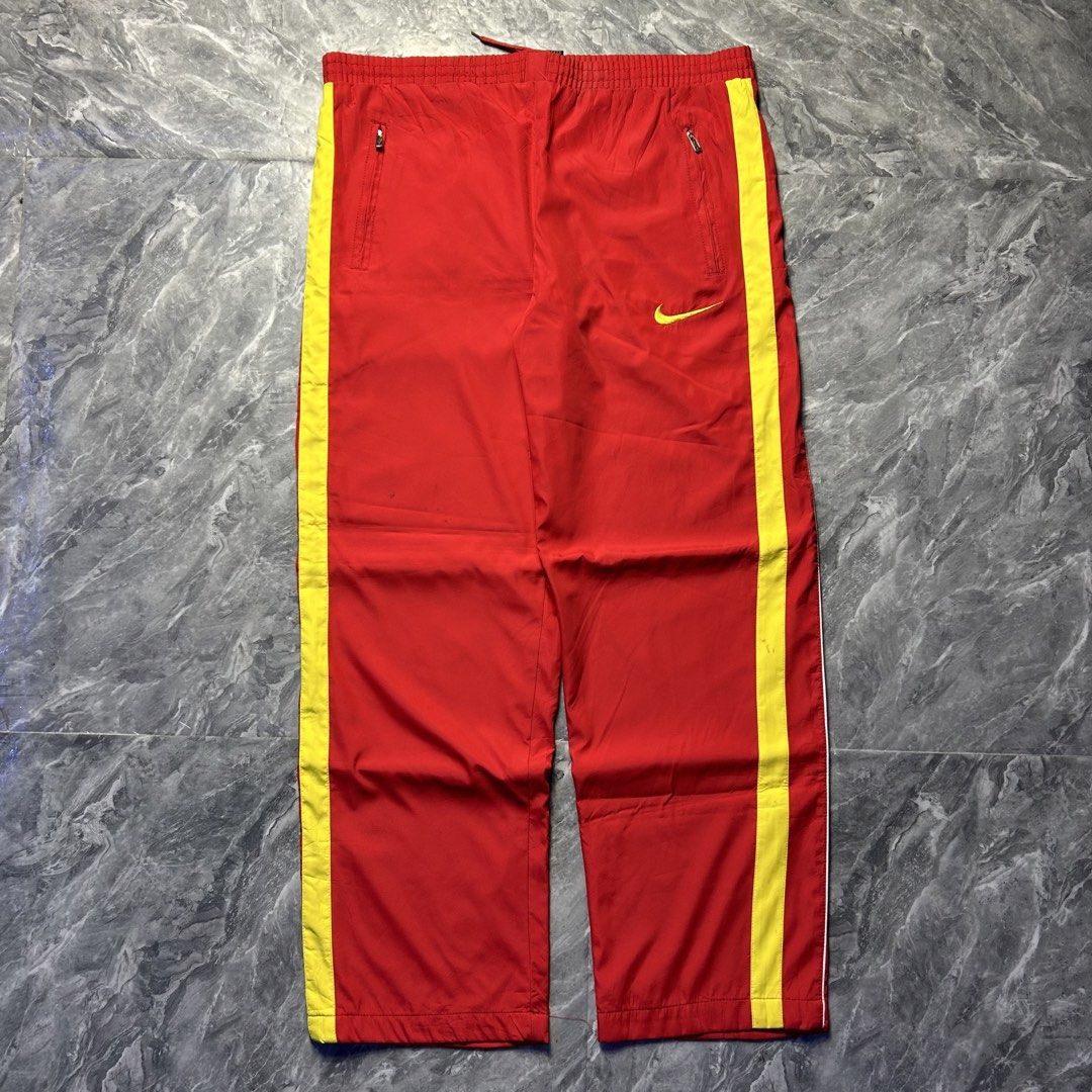 VTG NIKE 96 TRACKER PANTS (Category: Activewear) located in Dasmarinas. Submitted by 2slickdeals_ (Listing ID 1470333402, Image 2). Description: SIZE LARGE 34 - 38 WAIST 13 THIGH 39 LENGTH 8 HEM VERY GOOD CONDITION! ISSUE: BLACK STAINS, SEE DETAILS. J&T / LALAMOVE / PICK UP!.