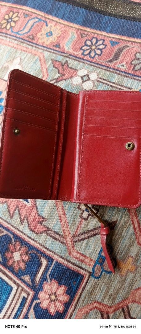 Wallet (Category: Wallets & Card holders) located in Antipolo. Submitted by sylvannah17 (Listing ID 1470194053, Image 3). Description: preloved no return/no exchange.
