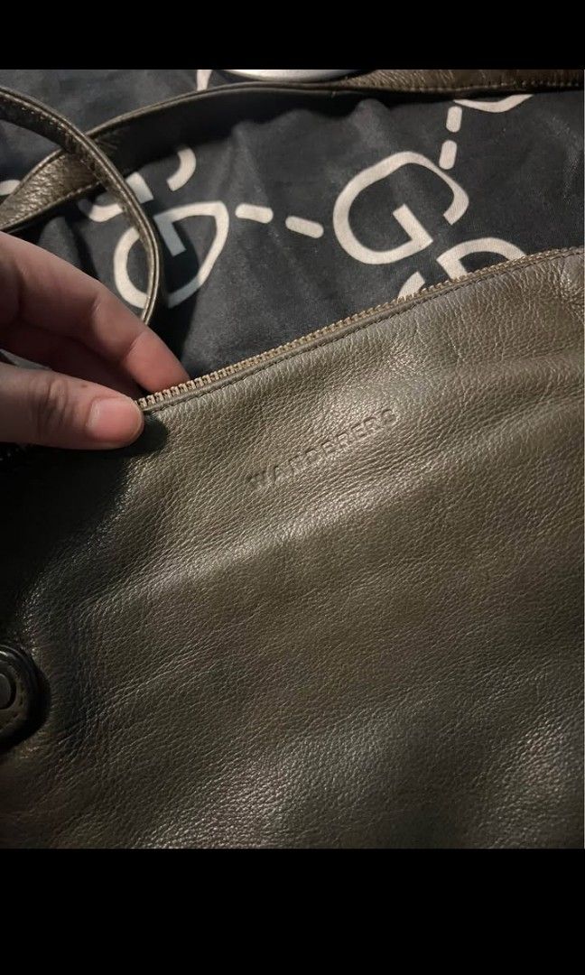 WANDERERS TRAVEL CO. BAG (Category: Cross-body Bags) located in Manila. Submitted by mjfinds.ph (Listing ID 1470343767, Image 3). Description: Wanderers Travel Co. Venetian Passport bag in Classic Olive! 🤎 ✔️ Elegant olive color ✔️ Classic crossbody design ✔️ Perfect for everyday use and travel ✔️ Bag only — NO BOX, NO AUTHENTICATION CARD ✔️ Sold AS IS 💰 Price: ₱1,900 📍 Location: Pasay City 🚚 Shipping available at buyer’s expense. 📩 PM for t