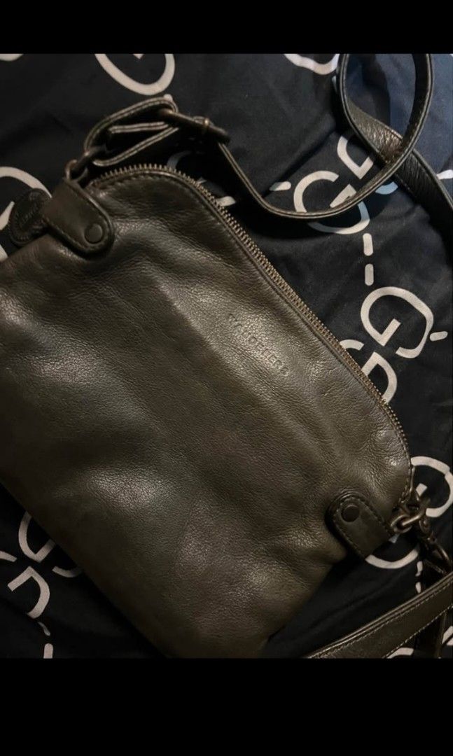 WANDERERS TRAVEL CO. BAG (Category: Cross-body Bags) located in Manila. Submitted by mjfinds.ph (Listing ID 1470343767, Image 2). Description: Wanderers Travel Co. Venetian Passport bag in Classic Olive! 🤎 ✔️ Elegant olive color ✔️ Classic crossbody design ✔️ Perfect for everyday use and travel ✔️ Bag only — NO BOX, NO AUTHENTICATION CARD ✔️ Sold AS IS 💰 Price: ₱1,900 📍 Location: Pasay City 🚚 Shipping available at buyer’s expense. 📩 PM for t