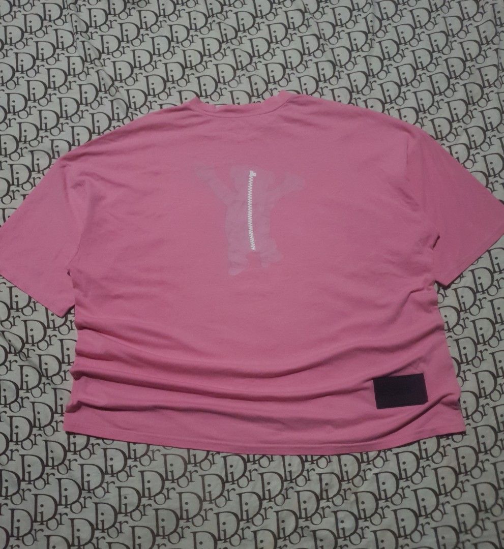 Welldone mirror pink boxy tshirt (Category: Tshirts & Polo Shirts ) located in San Fernando. Submitted by retro.district. (Listing ID 1470346188, Image 3). Description: - Welldone pink boxy tshirt - Size: XXL(26x28) - Condition: Excellent - Issue: Missing tags - Color Rate: 9.5/10.