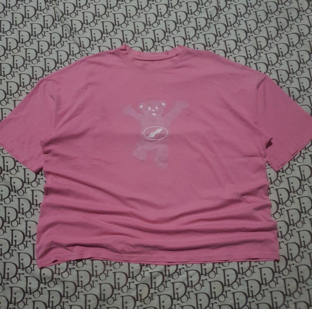 Welldone mirror pink boxy tshirt (Category: Tshirts & Polo Shirts ) located in San Fernando. Submitted by retro.district. (Listing ID 1470346188, Image 1). Description: - Welldone pink boxy tshirt - Size: XXL(26x28) - Condition: Excellent - Issue: Missing tags - Color Rate: 9.5/10.