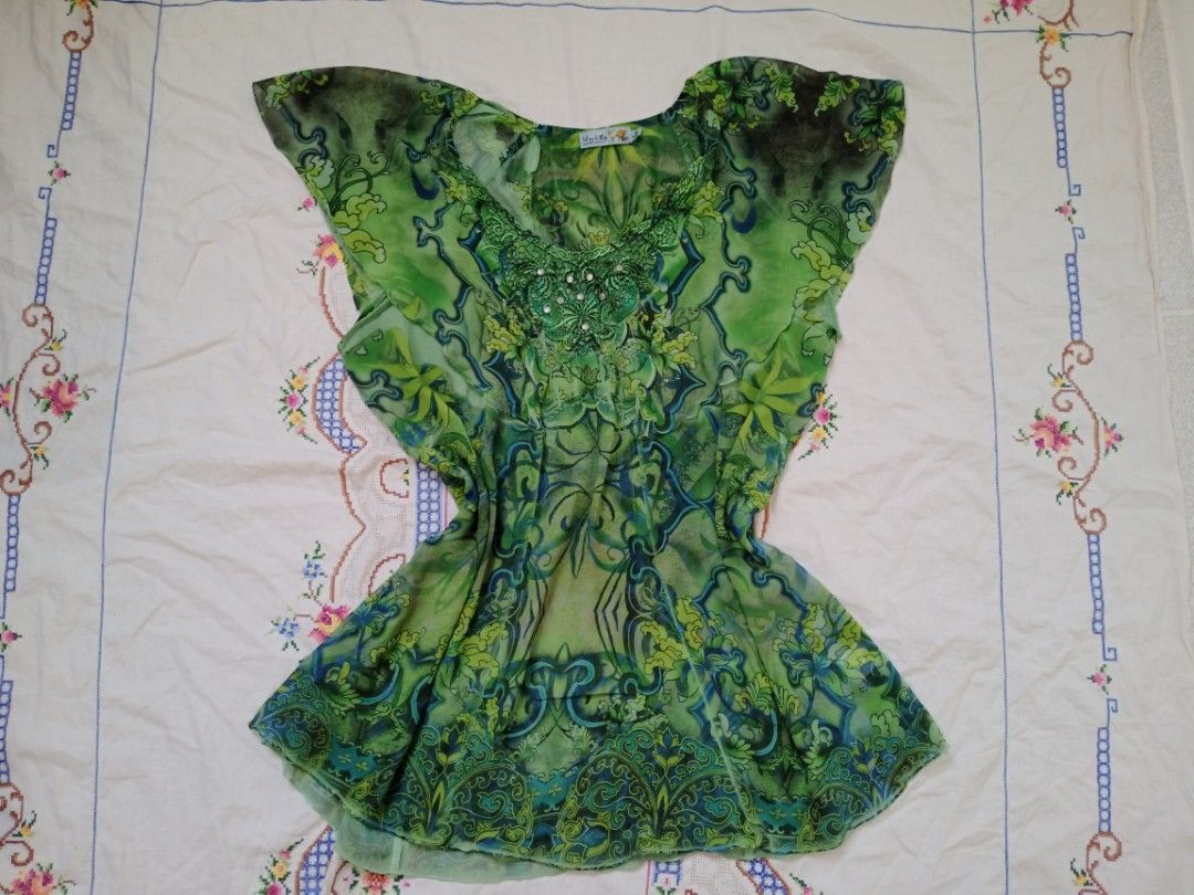 whimsy green top flowy (Category: Blouses) located in Binan City. Submitted by shayclothies_ (Listing ID 1470262554, Image 1). Description: 🍄 xs - m 🍄 no issues/flaws 🍄 flowy and sheer in the under part !.