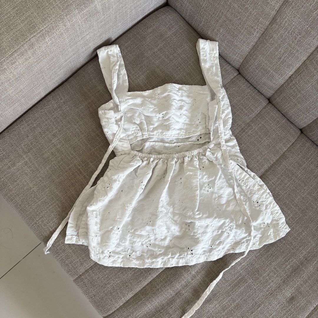 WHITE BACKLESS TOP (Category: Blouses) located in Pasig City. Submitted by _jinwifeu_ (Listing ID 1470218958, Image 2). Description: 📏 fits small to medium 📍 ortigas, pasig 💸 maribank,bdo, gcash, maya 🚚 same day delivery (lalamove,grab etc).
