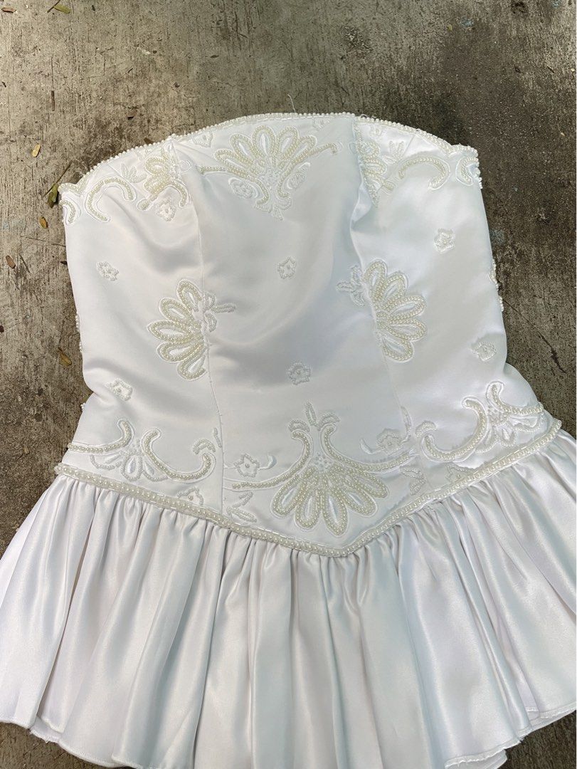 White Beaded Bustier Corset Top (Category: Others Tops) located in Taguig. Submitted by veronicakloset (Listing ID 1470274376, Image 2). Description: White Beaded Bustier Top 🤍🎀 Pretty beaded details and a flowy peplum hem! Perfect for vintage-inspired outfits, coquette looks, or a cute Halloween fit ✨🕯️ 📍 Pembo, Taguig 💌 DM to mine! Fixed price, no haggling. 🫶 #WhiteBustier #BustierTop #BeadedTop #VintageFashion #CoquetteStyle #HalloweenOu