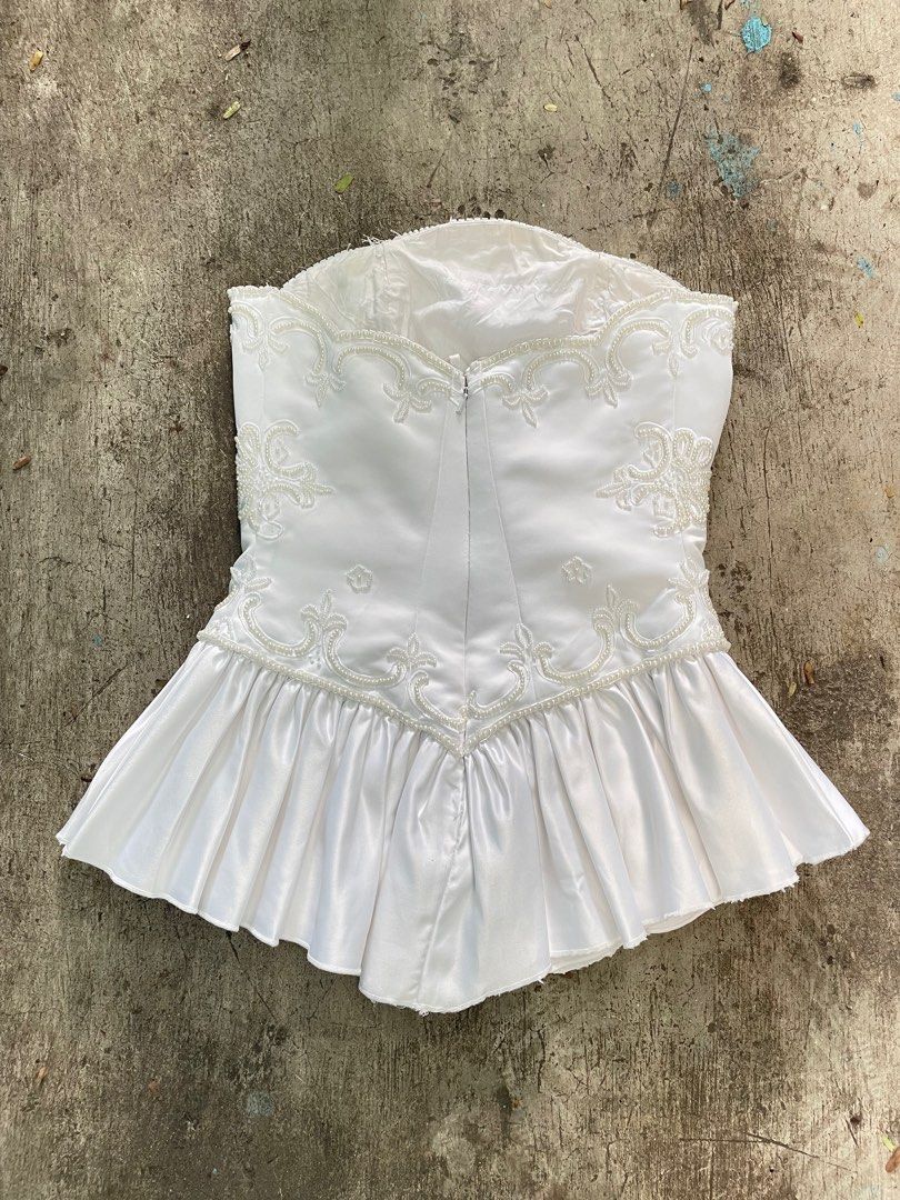 White Beaded Bustier Corset Top (Category: Others Tops) located in Taguig. Submitted by veronicakloset (Listing ID 1470274376, Image 3). Description: White Beaded Bustier Top 🤍🎀 Pretty beaded details and a flowy peplum hem! Perfect for vintage-inspired outfits, coquette looks, or a cute Halloween fit ✨🕯️ 📍 Pembo, Taguig 💌 DM to mine! Fixed price, no haggling. 🫶 #WhiteBustier #BustierTop #BeadedTop #VintageFashion #CoquetteStyle #HalloweenOu
