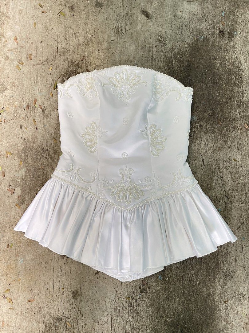 White Beaded Bustier Corset Top (Category: Others Tops) located in Taguig. Submitted by veronicakloset (Listing ID 1470274376, Image 1). Description: White Beaded Bustier Top 🤍🎀 Pretty beaded details and a flowy peplum hem! Perfect for vintage-inspired outfits, coquette looks, or a cute Halloween fit ✨🕯️ 📍 Pembo, Taguig 💌 DM to mine! Fixed price, no haggling. 🫶 #WhiteBustier #BustierTop #BeadedTop #VintageFashion #CoquetteStyle #HalloweenOu