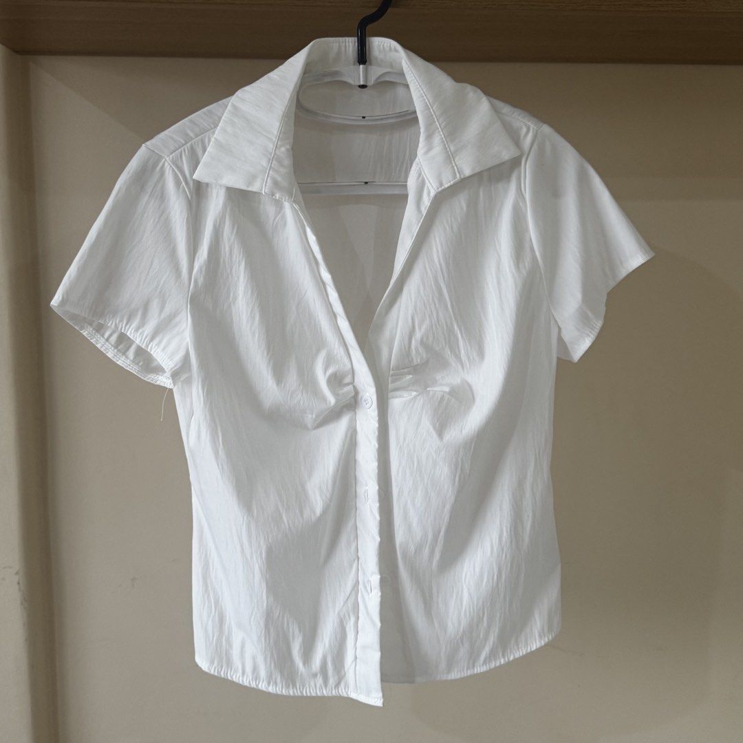White Casual Button Shirt Short Sleeve (Category: Blouses) located in Mandaluyong City. Submitted by cloudycloset09 (Listing ID 1470167451, Image 1). Description: Never used! Still looks brand new minus the tags :) Cute top, just can’t style it to suit me..