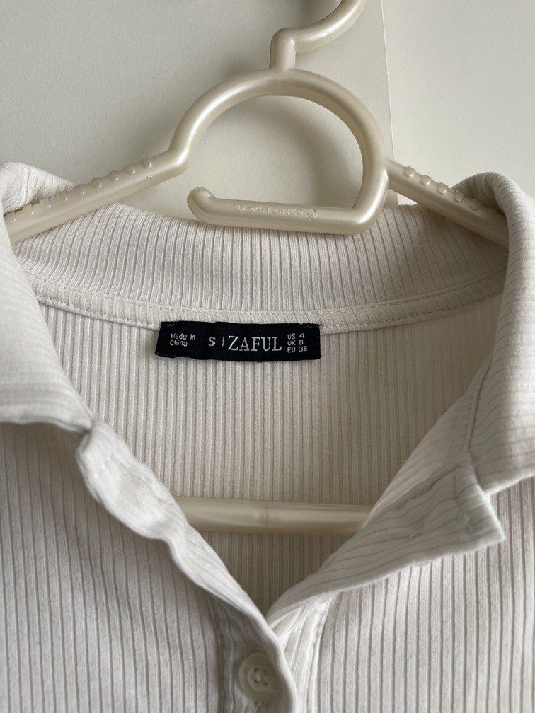 White collared crop top (Category: Shirts) located in Makati City. Submitted by eatedthemoon (Listing ID 1470156497, Image 2). Description: • S on tag, but runs pretty small, XS-S rfs: decluttering.