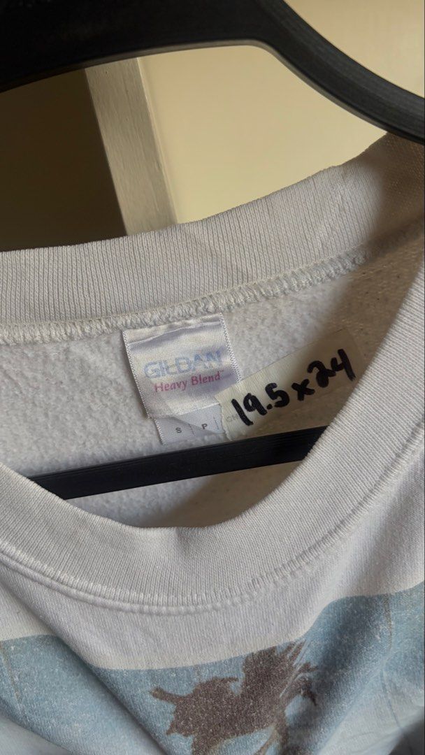White Crewneck (Category: Coats, Jackets and Outerwear) located in Manila. Submitted by _revault (Listing ID 1470285150, Image 2). Description: .