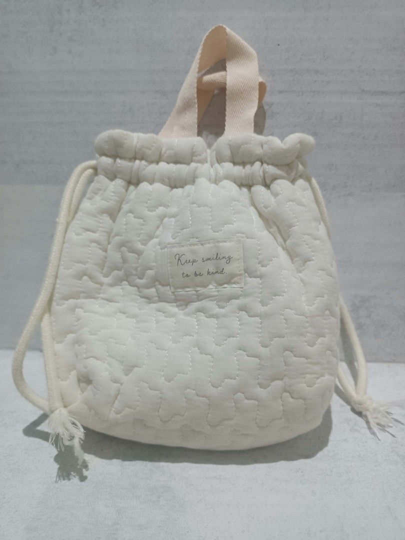 White Drawstring Pouch Bag (Category: Purses & Pouches) located in Davao. Submitted by lotispreloved (Listing ID 1470268056, Image 1). Description: .