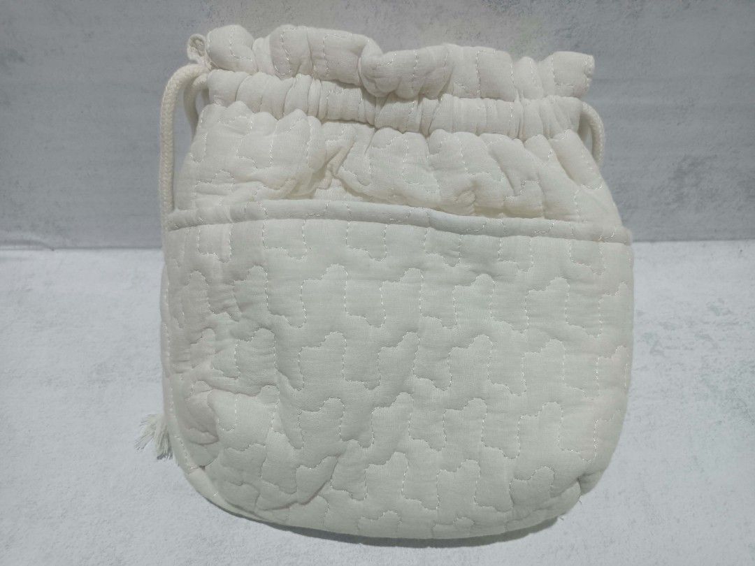 White Drawstring Pouch Bag (Category: Purses & Pouches) located in Davao. Submitted by lotispreloved (Listing ID 1470268056, Image 2). Description: .