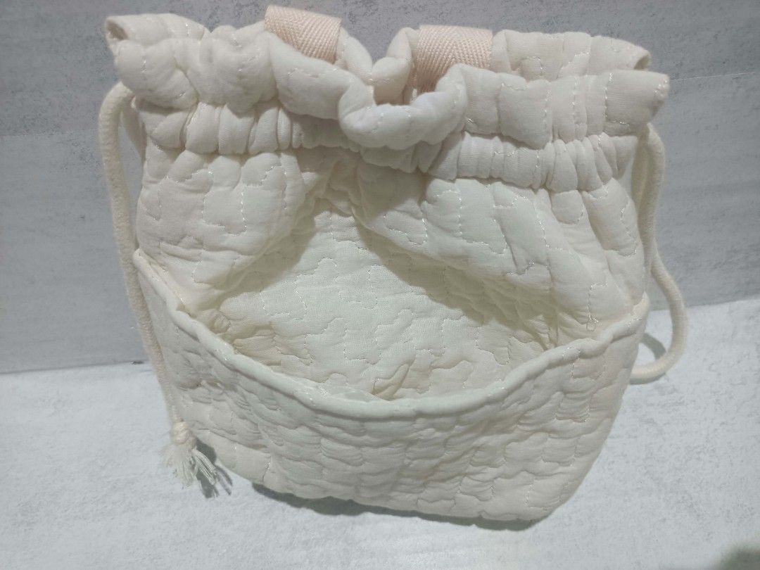 White Drawstring Pouch Bag (Category: Purses & Pouches) located in Davao. Submitted by lotispreloved (Listing ID 1470268056, Image 3). Description: .