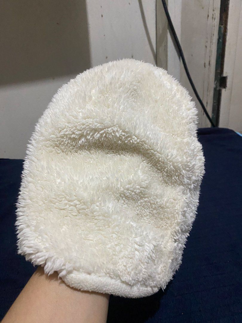 White Fleece Beanie Winter Hat (Category: Hats & Beanies) located in Manila. Submitted by resi.diaz (Listing ID 1470329180, Image 3). Description: - Fluffy white winter hat made of soft fleece - Double-layered design with textured faux sherpa outer and smooth fleece inner - Keeps your head extra warm during cold weather - Stretchy fit that comfortably accommodates most head sizes - Versatile clean white color matches any winter coat or jacket.