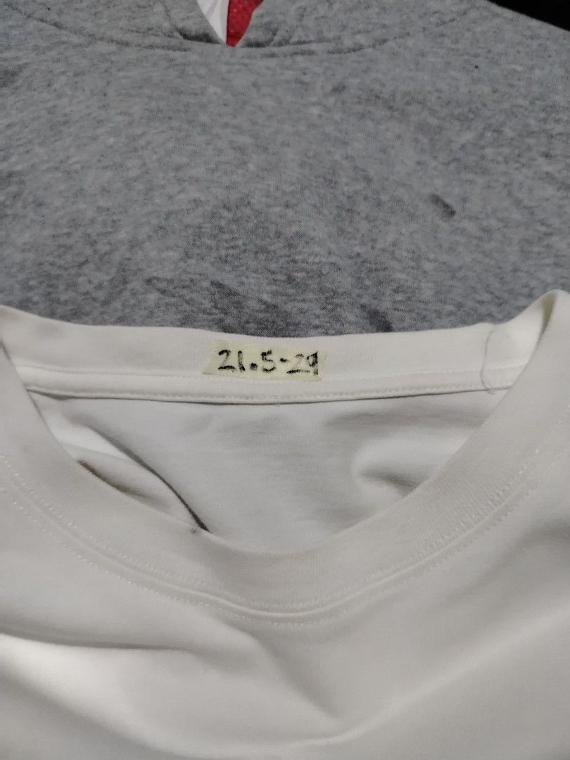 White Graphic Tee Shirt (Category: Tshirts & Polo Shirts ) located in Caloocan City. Submitted by vincefresn21903 (Listing ID 1470278628, Image 3). Description: - Color: White - Fit: Casual short-sleeve t-shirt - Design: Pink Japanese kanji lettering with subtle smudge detail on the chest - Back: Plain white - Neckline: Ribbed round collar.