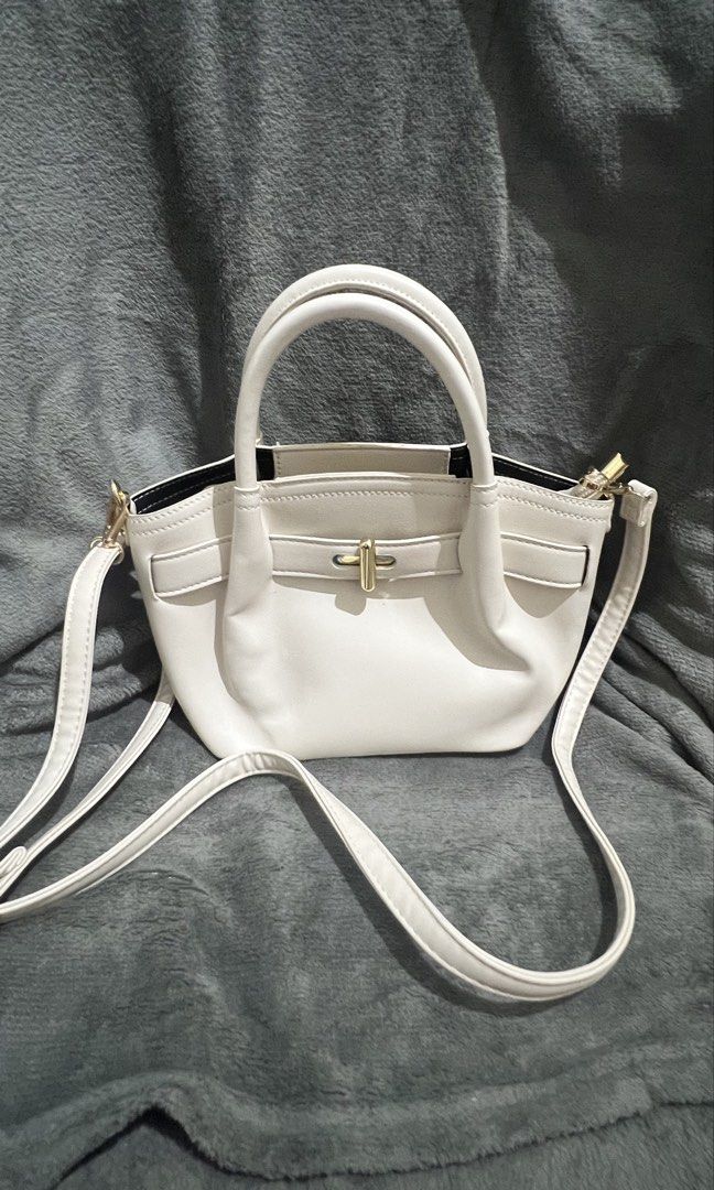 Parisian White handbag with shoulder strap (Category: Shoulder Bags) located in Manila. Submitted by asdfghjkl.mountain (Listing ID 1470279076, Image 1). Description: -With extra strap .
