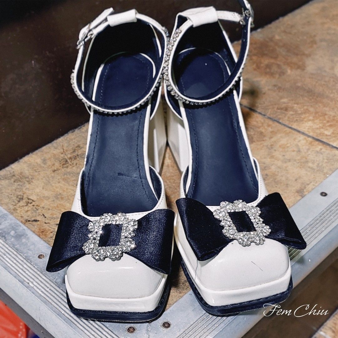 White high heel shoes w/ black bow (Category: Heels) located in Pateros City. Submitted by soshifem (Listing ID 1470235696, Image 1). Description: great condition kasya size 5-6.