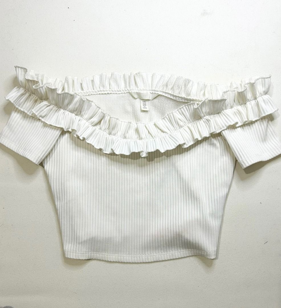 White H&M Blouse (Category: Blouses) located in Quezon City. Submitted by bdmc.clothing (Listing ID 1470250952, Image 1). Description: Brand: H&M Type of Clothing: Blouse Size on tag: Medium Issues: None Condition: Like new Fabric: 95% polyester 5% Elasthane Price: 300.