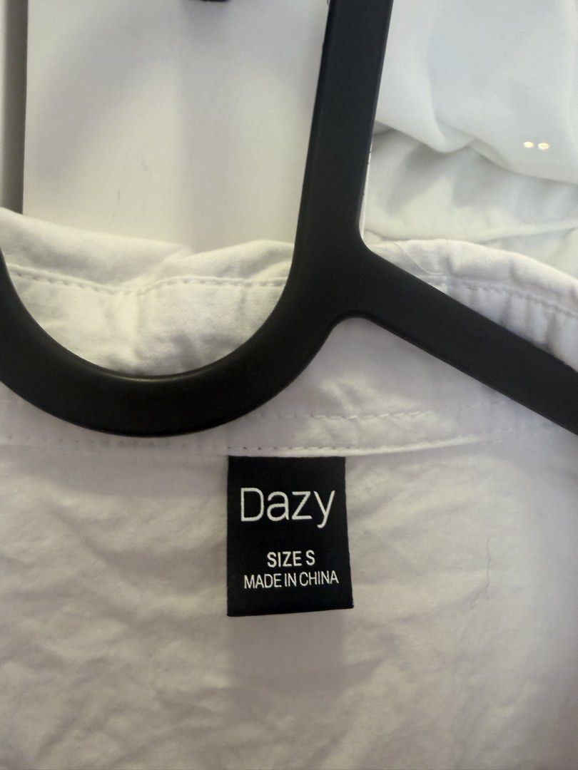 White longsleeves (Category: Longsleeves) located in Quezon City. Submitted by destashingmycloset (Listing ID 1470212289, Image 2). Description: .