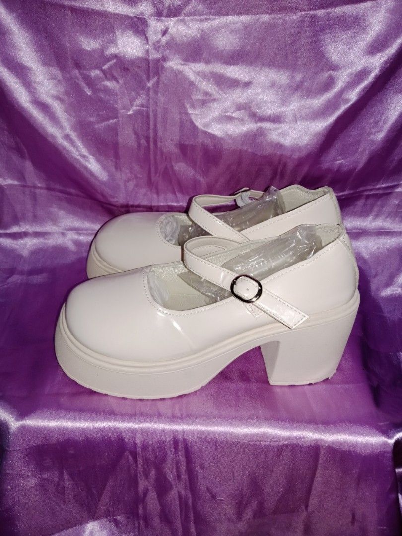 White Mary Jane Platform Heels with Buckle Strap (Category: Heels) located in Quezon City. Submitted by herlys.684 (Listing ID 1470258889, Image 1). Description: 💫 worn once 📏 Size: 38 📍 Loc: QC payatas 🍒 Style: Chunky platform Mary Janes with thick block heels and round toes 🍒 Finish: Glossy patent white 🍒 Details: Buckle strap across the top 🍒 Condition: Pristine! Clean soles and insoles, plastic stuffing still inside toes to maintain sh