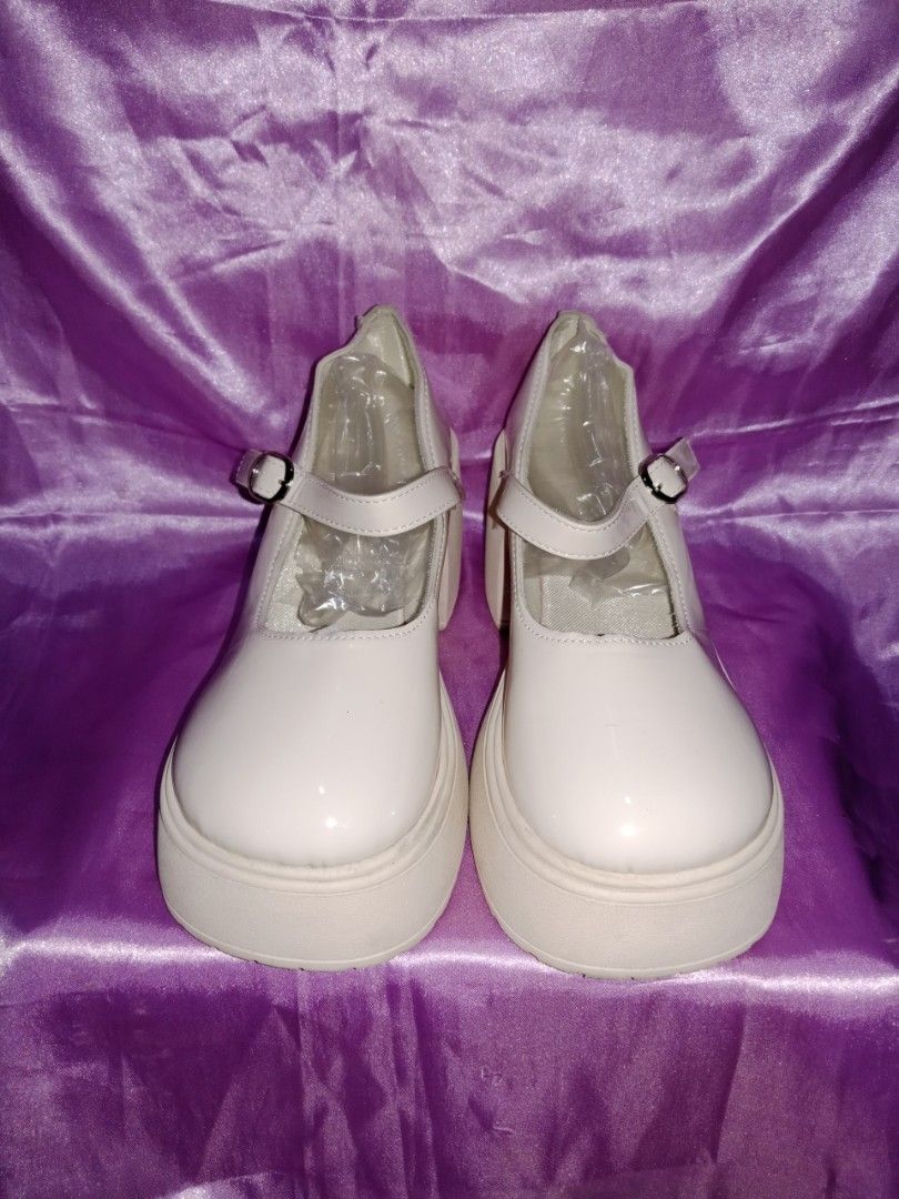 White Mary Jane Platform Heels with Buckle Strap (Category: Heels) located in Quezon City. Submitted by herlys.684 (Listing ID 1470258889, Image 2). Description: 💫 worn once 📏 Size: 38 📍 Loc: QC payatas 🍒 Style: Chunky platform Mary Janes with thick block heels and round toes 🍒 Finish: Glossy patent white 🍒 Details: Buckle strap across the top 🍒 Condition: Pristine! Clean soles and insoles, plastic stuffing still inside toes to maintain sh