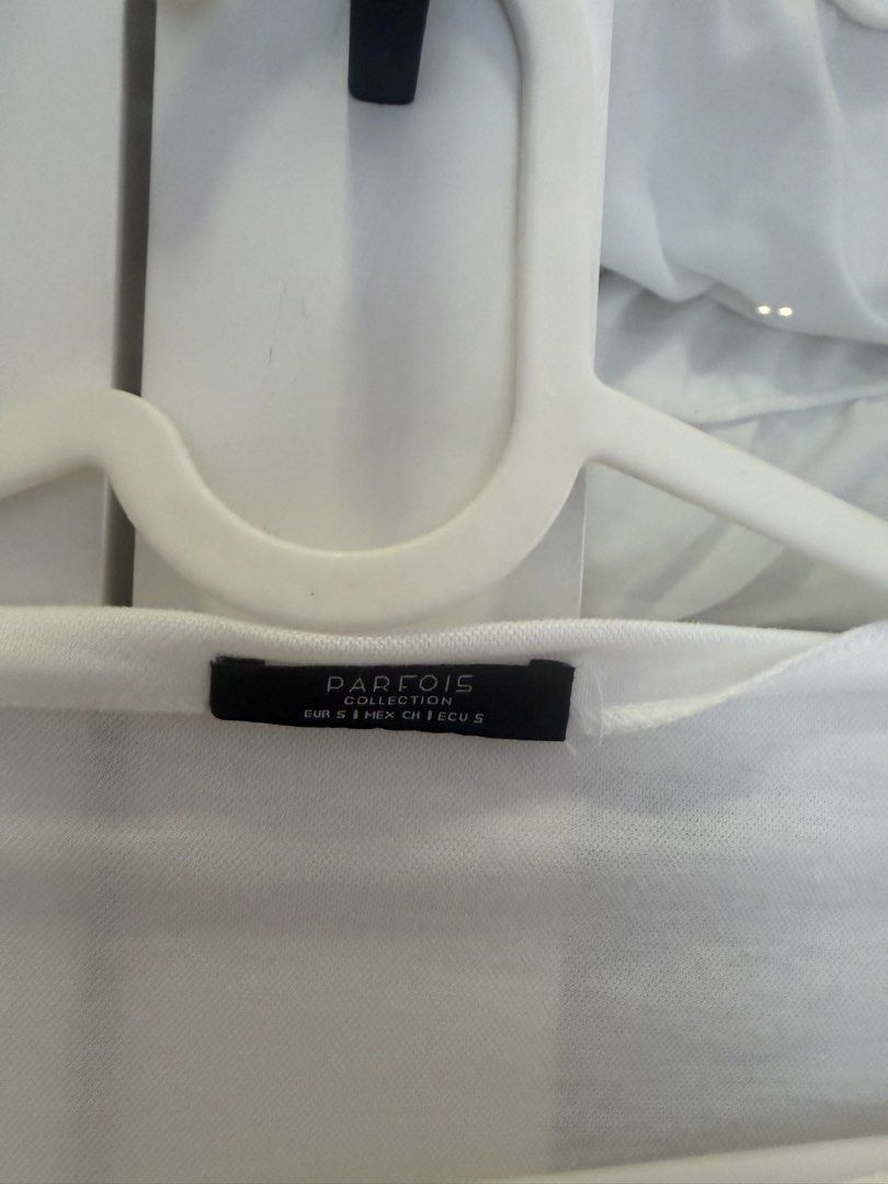 White offshoulder (Category: Sleeveless) located in Quezon City. Submitted by destashingmycloset (Listing ID 1470247362, Image 2). Description: .