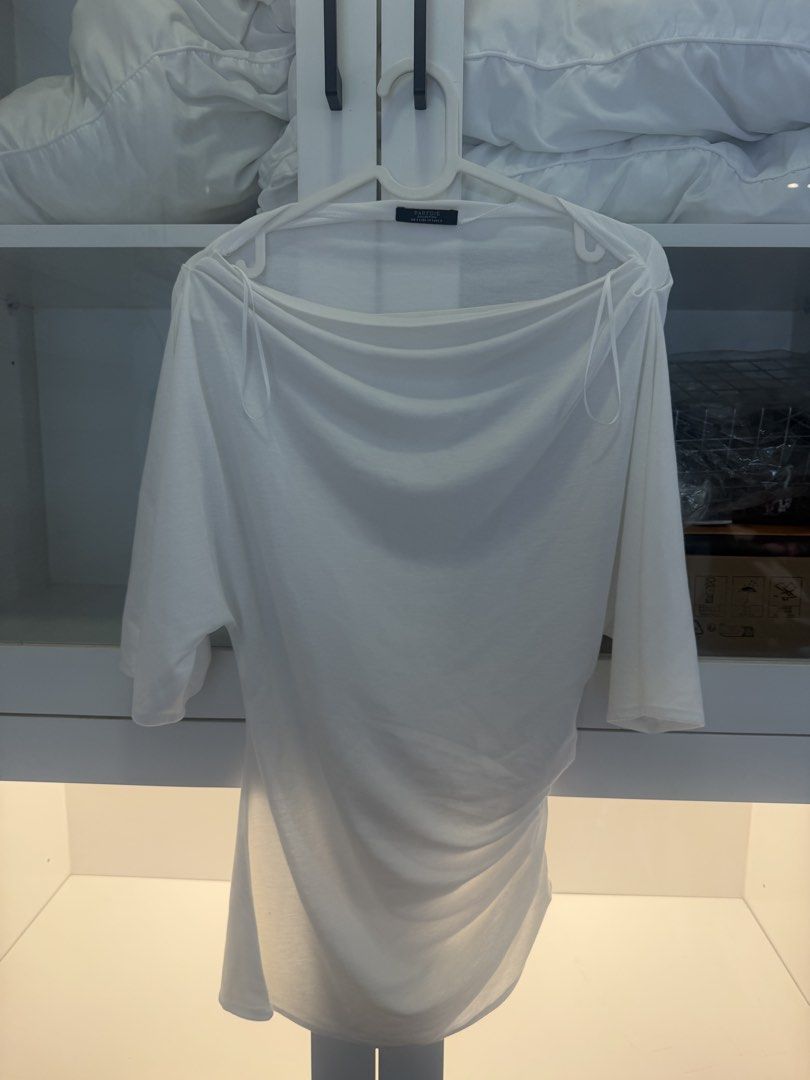 White offshoulder (Category: Sleeveless) located in Quezon City. Submitted by destashingmycloset (Listing ID 1470247362, Image 1). Description: .