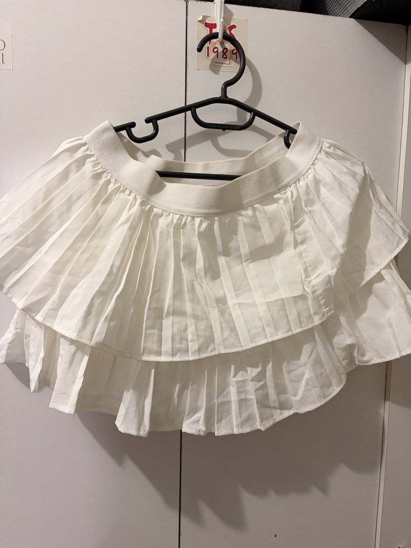 White Pleated Layered Skirt (Category: Skirts) located in Pateros City. Submitted by aureamae_ (Listing ID 1470147096, Image 1). Description: - Color: Clean bright white - Design: Double-tiered ruffles with delicate all-over pleats - Waistband: Elastic for an easy and comfortable fit - Fabric: Lightweight and breezy - Styling: Pairs effortlessly with simple tops or tees Worn once Size: Garterized, can fit up to large and semi xl.