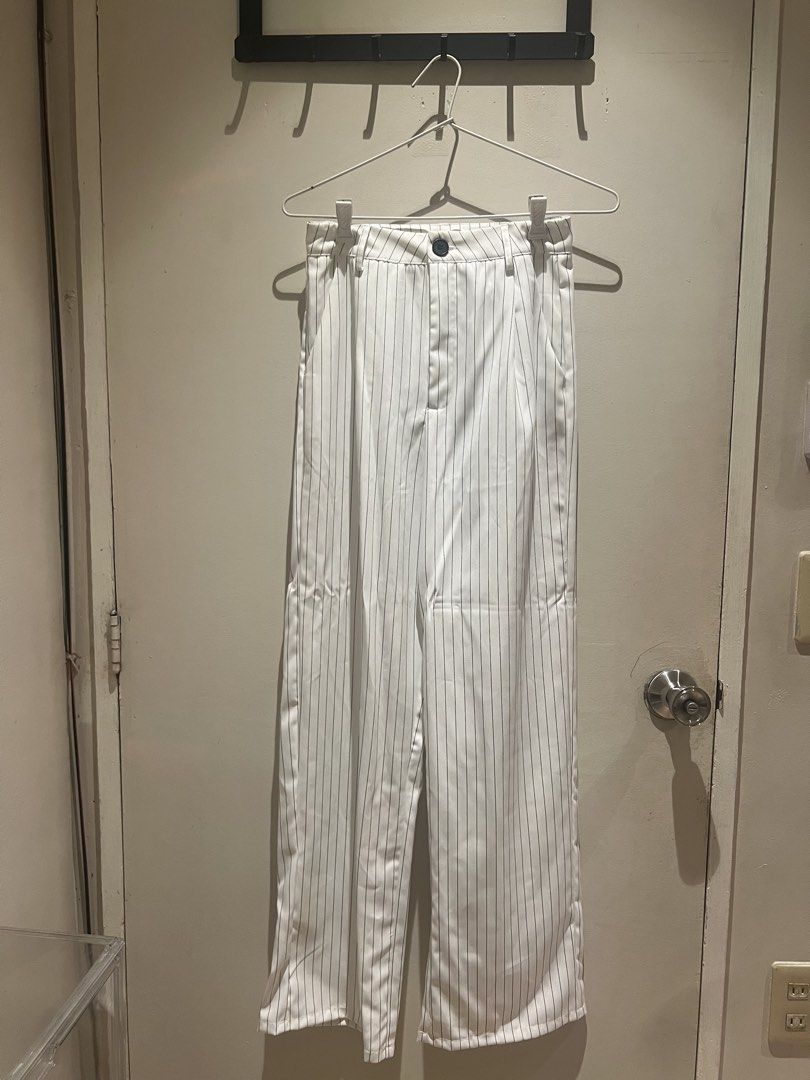 White Three-Piece Suit Blazer Vest Pants Set (Category: Sets or Coordinates) located in Malabon City. Submitted by chrsgns (Listing ID 1470223050, Image 3). Description: rush selling!! - can ship via sdd thru grab/lalamove (metro manila area only) - mop: gcash or bdo - price is still nego if kukunin agad or getting 2 or more items - pm for inquiries .