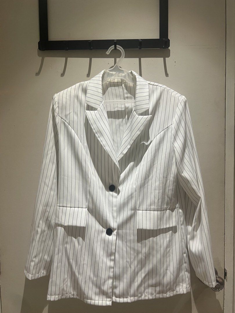 White Three-Piece Suit Blazer Vest Pants Set (Category: Sets or Coordinates) located in Malabon City. Submitted by chrsgns (Listing ID 1470223050, Image 2). Description: rush selling!! - can ship via sdd thru grab/lalamove (metro manila area only) - mop: gcash or bdo - price is still nego if kukunin agad or getting 2 or more items - pm for inquiries .