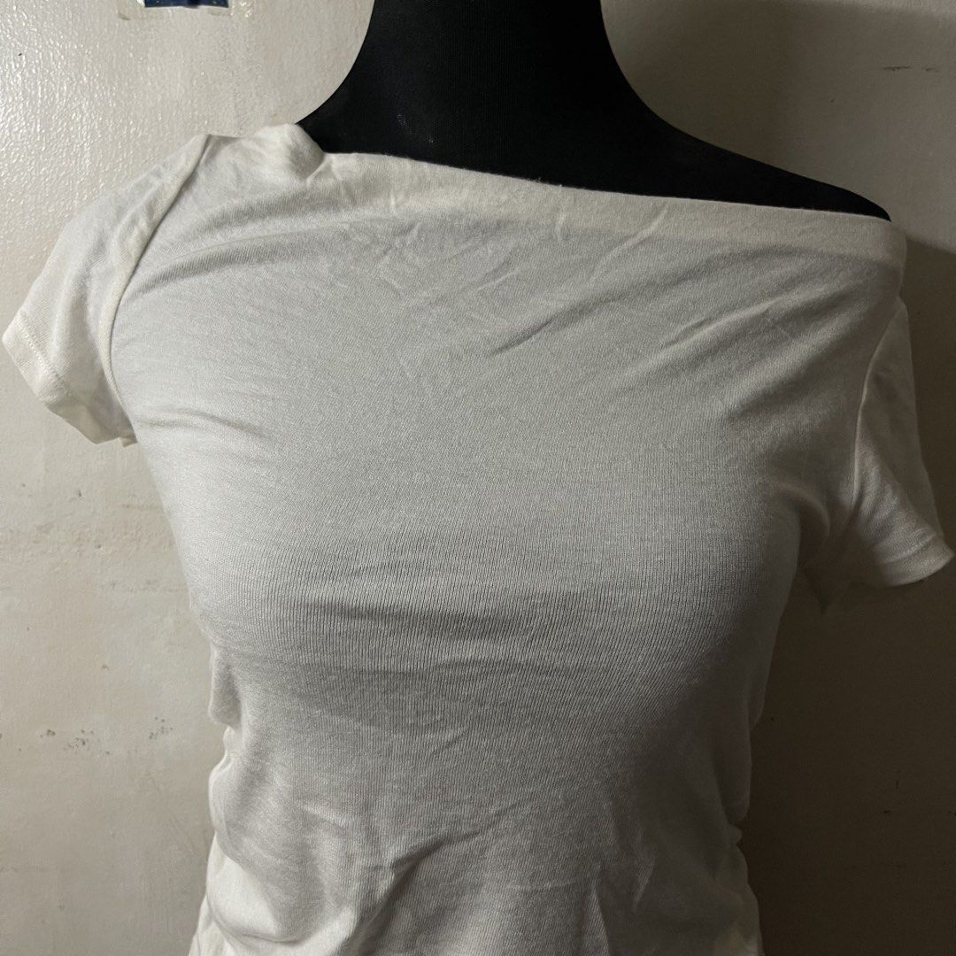 white top (Category: Others Tops) located in Manila. Submitted by themusecloset (Listing ID 1470249735, Image 2). Description: 🤍 BASIC WHITE TOP FOR SALE! 🤍 💸 PRICE: ₱300 ONLY 📏 SIZE: SMALL (S) ✨ Simple, clean & classy 🤍 Easy to pair with jeans, skirts, or trousers 🌷 Perfect for everyday OOTDs and minimalist aesthetics 🛍️ A must-have basic for your wardrobe! 💌 DM to order! 🎀 Get yours now at Muse Closet!.