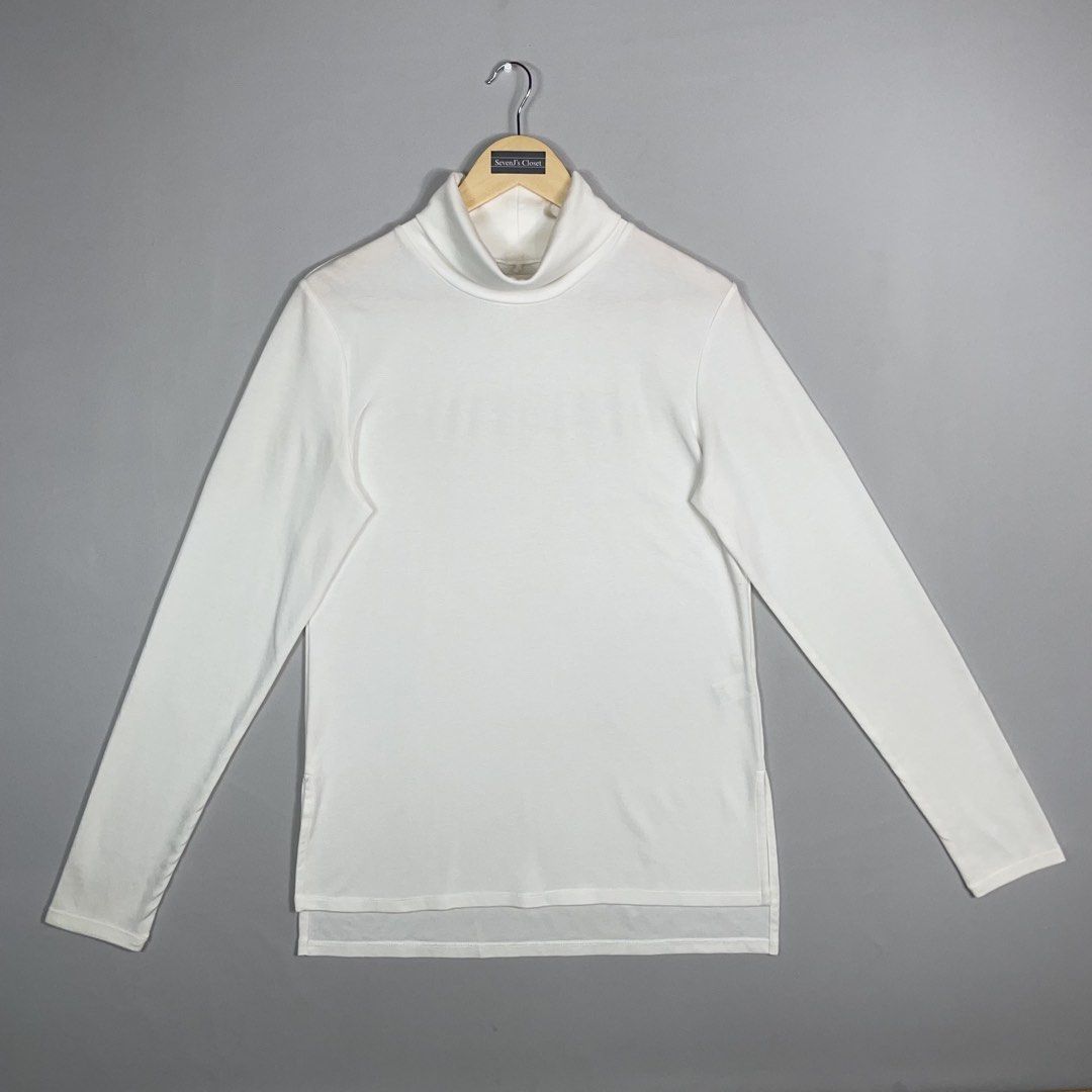 White Turtle Neck Size (Category: Coats, Jackets and Outerwear) located in Norzagaray. Submitted by sevenjscloset (Listing ID 1470255487, Image 1). Description: - Color: White - Size: XL - Measurements: Length 28.5 inches, Width 18 inches - Model Reference: 5'10" height, 70kg - Condition: 9/10 (No issues found) - How to order: Comment 'mine' and code '40'.