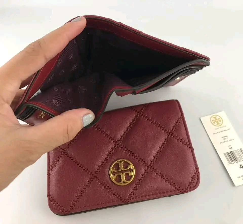 Willa Medium Bifold Wallet (Category: Wallets & Card holders) located in Pasig City. Submitted by titalana2011991 (Listing ID 1470156410, Image 3). Description: .
