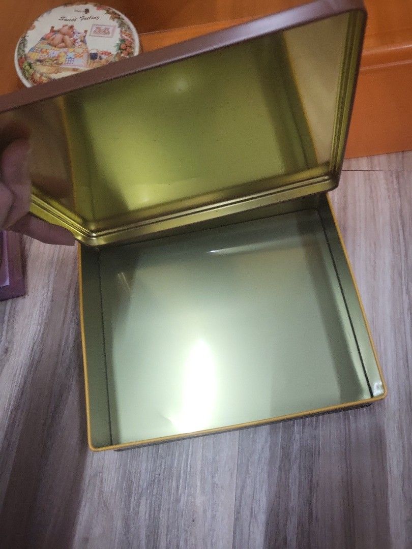 winnie the pooh tin can (Category: Accessory Holder, Box & Organizers) located in Caloocan City. Submitted by lynette1977 (Listing ID 1470242063, Image 2). Description: .