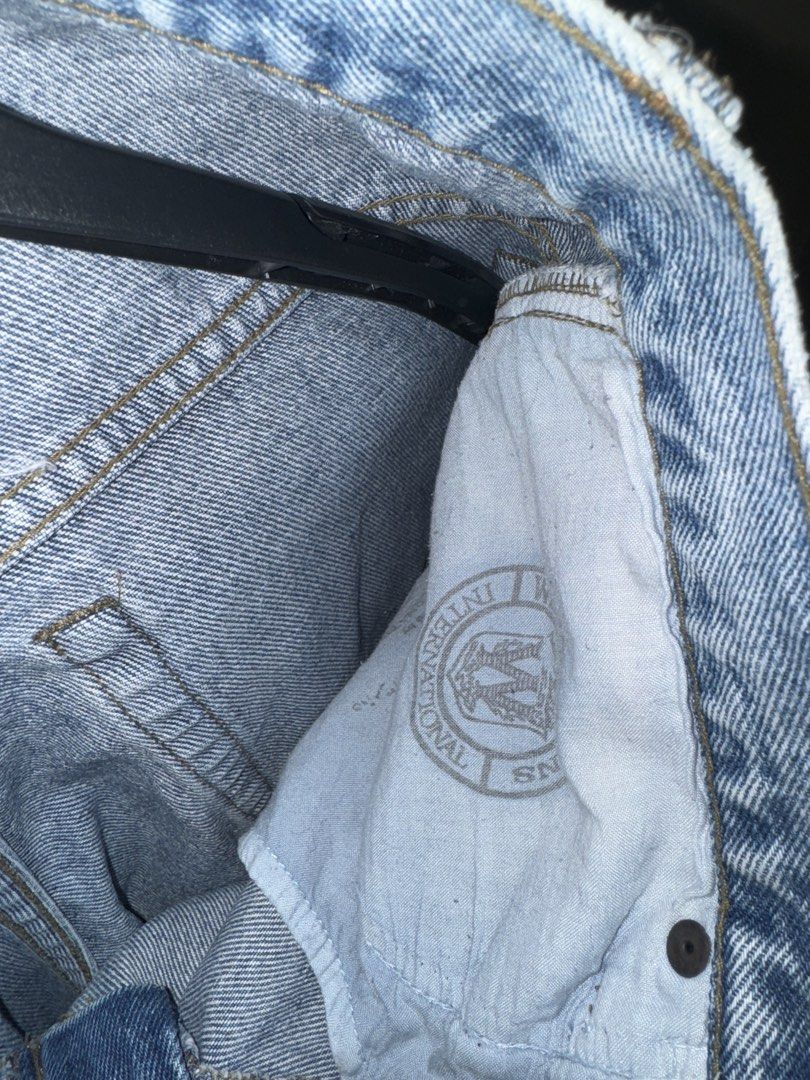 Wranco Jeans Light Wash Denim (Category: Jeans) located in La Trinidad. Submitted by prelovedandfindsbyji (Listing ID 1470222552, Image 3). Description: - Brand: Wrangler - Wash: Light wash denim - Details: Authentic leather patch on back waistband, classic button closure, and zip fly - Pockets: Standard styling with stylish stitched details on rear pockets - Fit: Comfortable for everyday casual wear - Care: Machine washable fabric.