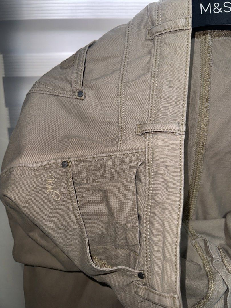 Wrangler Beige Pants W33 (Category: Jeans) located in La Trinidad. Submitted by prelovedandfindsbyji (Listing ID 1470220989, Image 3). Description: - Brand: Wrangler - Color: Beige - Size: 33 - Material: 98% cotton, 2% elastane (sturdy twill with slight stretch) - Design: Classic five-pocket styling with iconic back pocket tag - Condition: Clean overall, great everyday casual staple.