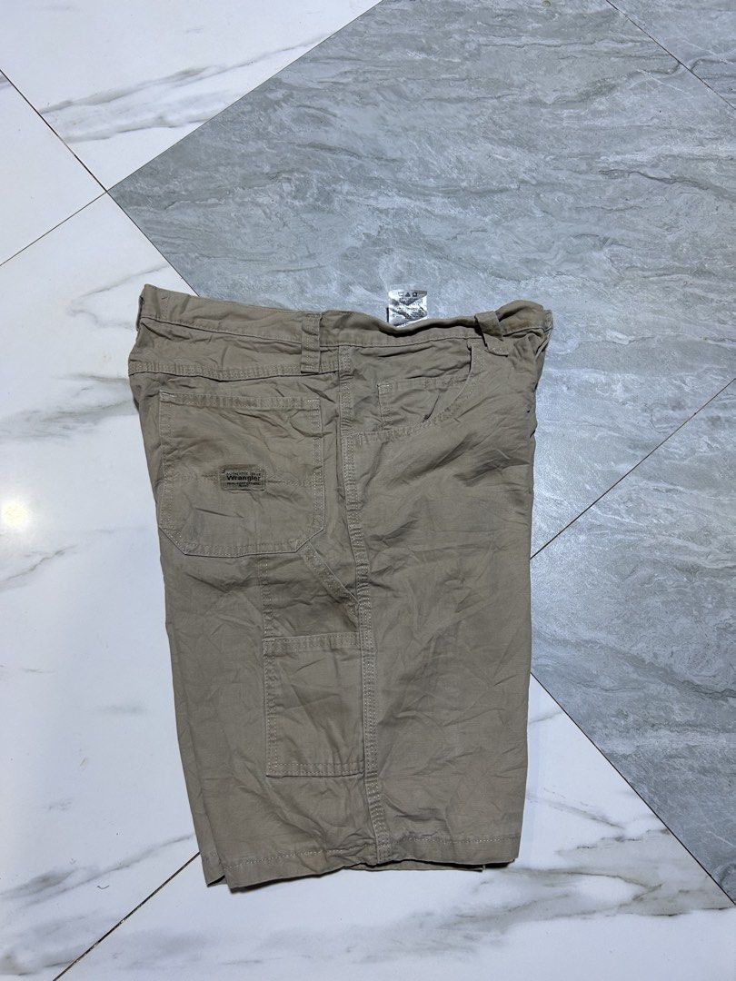 WRANGLER CARPENTER (Category: Shorts) located in Tubod. Submitted by just_thrift.1 (Listing ID 1470170305, Image 3). Description: WRANGLER CARPENTER ✅Excellent Condition 📐Waist: 33 📐Length: 21 📐Hem: 11 Need Wash Mine: ₱350 Loc: Mindanao, Tubod Lanao Del Norte.