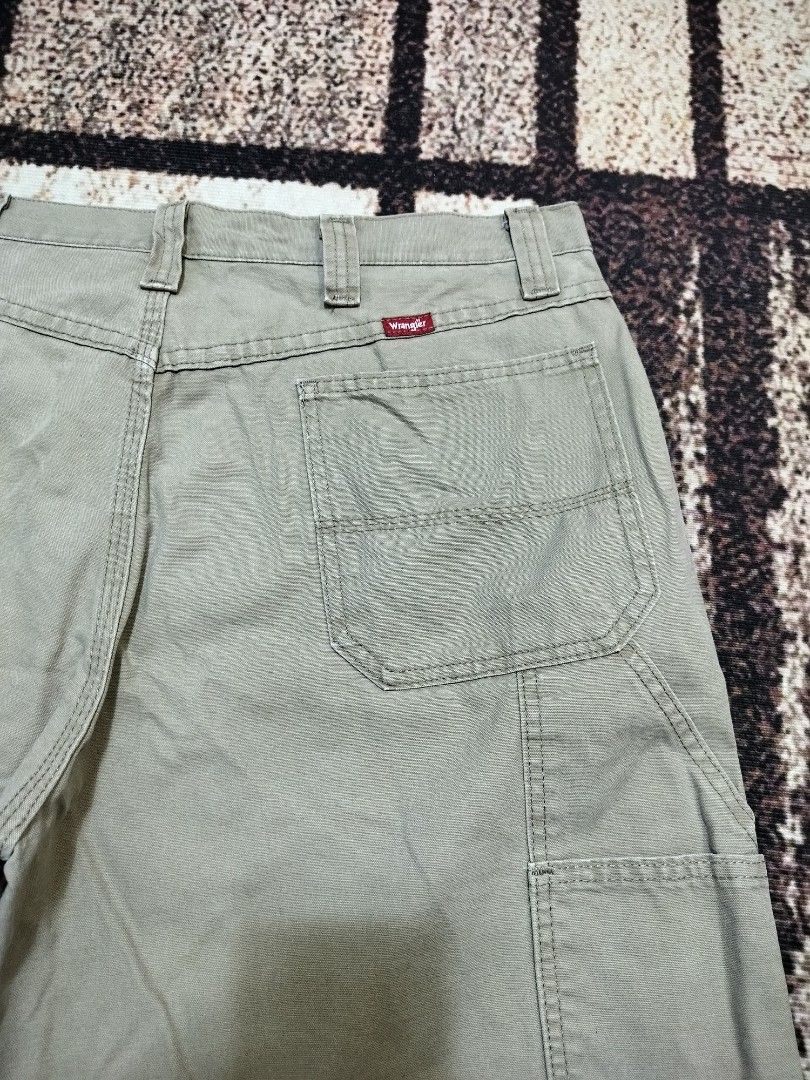 Wrangler Carpenter Shorts (beige) (Category: Shorts) located in Taguig. Submitted by thriftybounce (Listing ID 1470277553, Image 2). Description: Size : 36 Length : 20 Leg Open : 11.5 Color Rate : 9.5/10 Issue : Unnoticeable Rust Stain.
