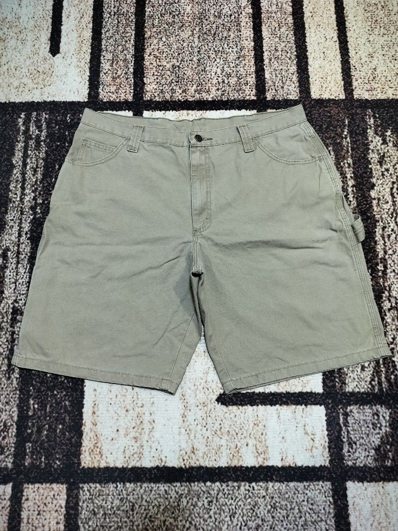 Wrangler Carpenter Shorts (beige) (Category: Shorts) located in Taguig. Submitted by thriftybounce (Listing ID 1470277553, Image 3). Description: Size : 36 Length : 20 Leg Open : 11.5 Color Rate : 9.5/10 Issue : Unnoticeable Rust Stain.