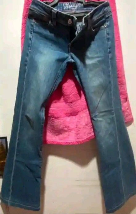 Wrangler low waist jeans (Category: Jeans) located in Mandaue City. Submitted by truepenguin.71709f (Listing ID 1470177587, Image 1). Description: - Very nice fit - It really shape your body.