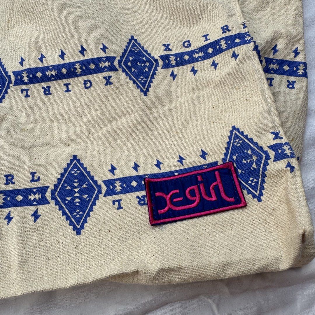 XGIRL (Category: Tote Bags) located in Pasig City. Submitted by jaaard (Listing ID 1470322146, Image 3). Description: For sale Vgood condition.