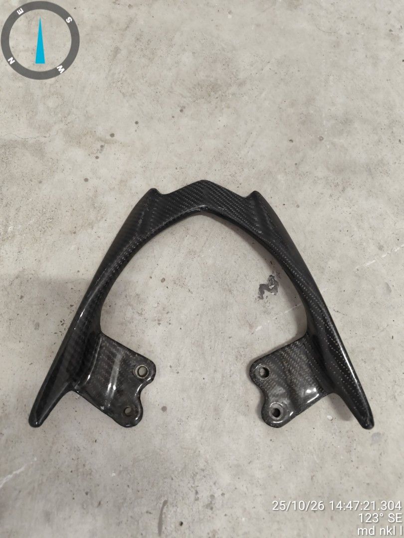 Easy Spoiler Design Y15..V1/V2 carbon spoiler, Motorcycles, Motorcycle Accessories on Carousell