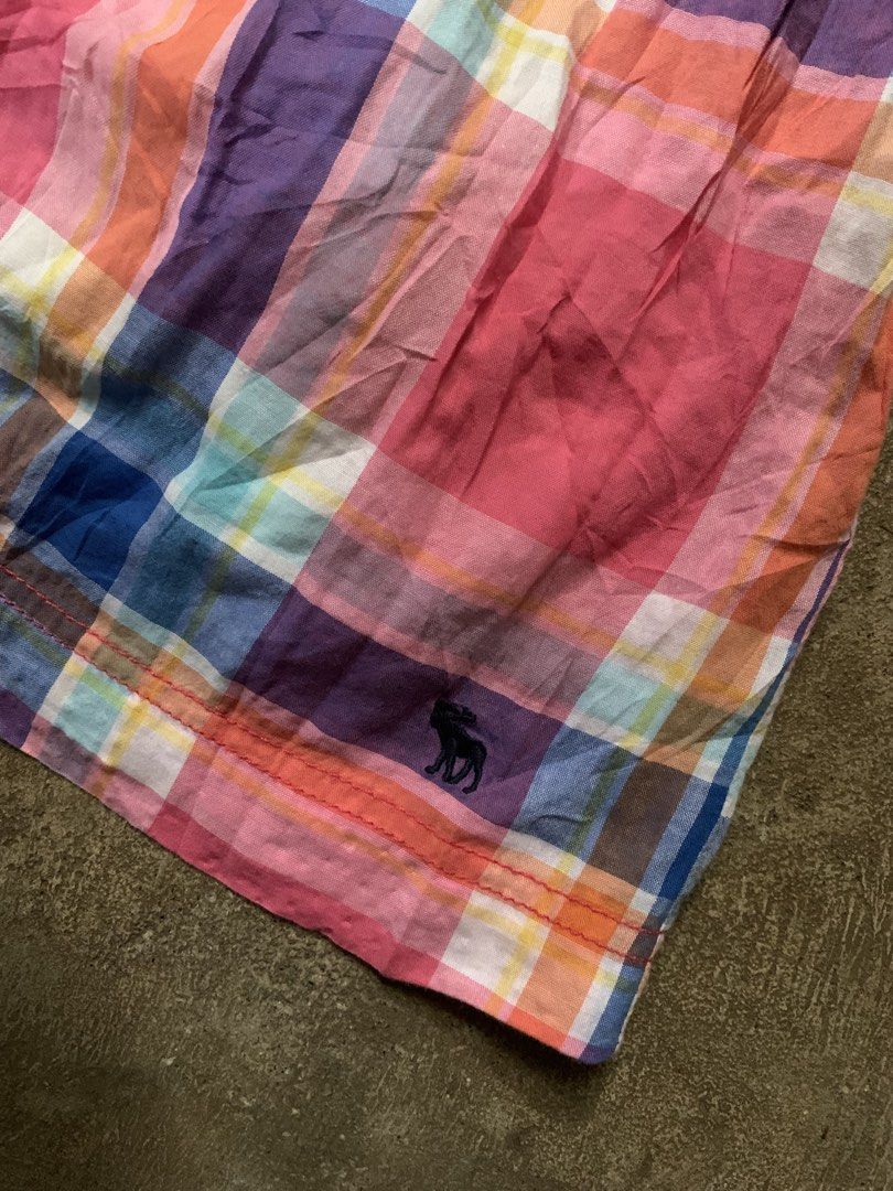 Y2k Abercrombie (Category: Sleeveless) located in Manila. Submitted by makaluma022 (Listing ID 1470295429, Image 2). Description: No issue Med size.