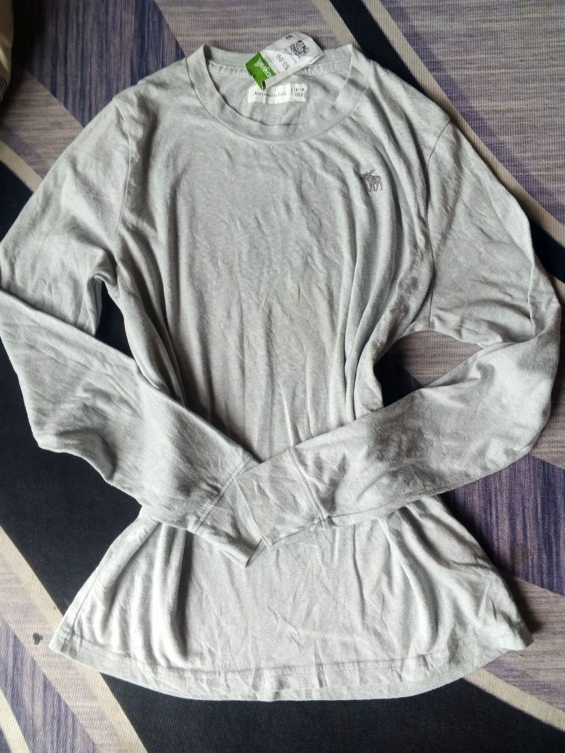Y2K ABERCROMBIE LONG SLEEVE (Category: Longsleeves) located in Manila. Submitted by icamalicdem29 (Listing ID 1470228581, Image 1). Description: small/medium fit for adult fit.