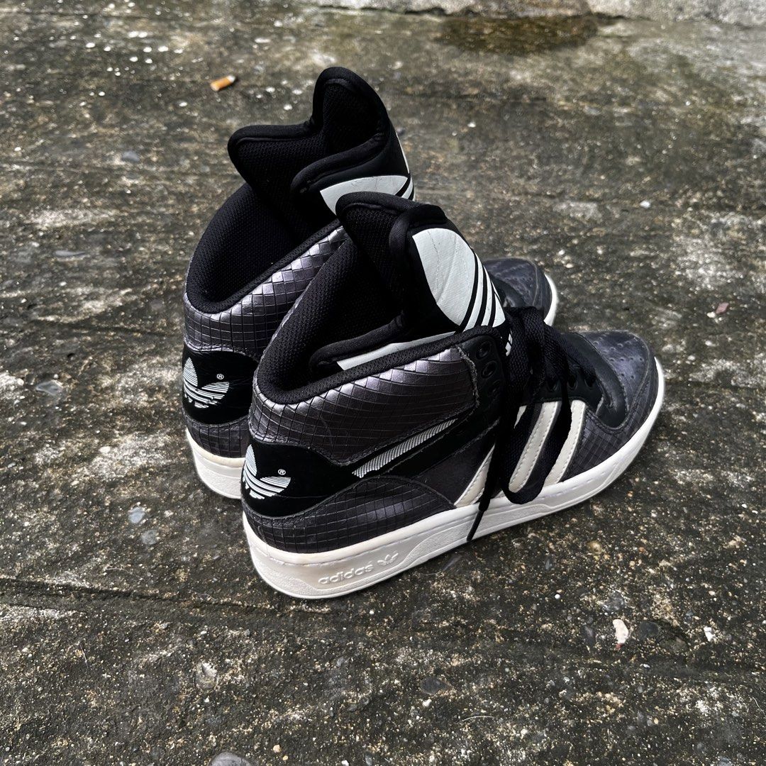 Y2K Adidas Attitude Logo (Category: Sneakers) located in Iloilo. Submitted by singkomils.ilo5000 (Listing ID 1470229758, Image 3). Description: Y2K Adidas Attitude Size 40 In good condition Minor sign of usage Iloilo City .