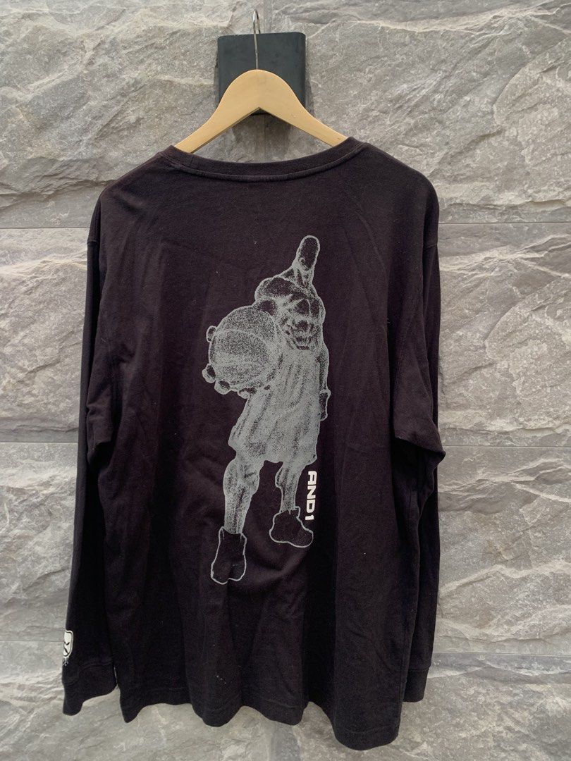 Y2k and 1 long sleeve (Category: Coats, Jackets and Outerwear) located in Lipa City. Submitted by inglowetrust (Listing ID 1470293966, Image 3). Description: Size large 21x29 Excellent condition.